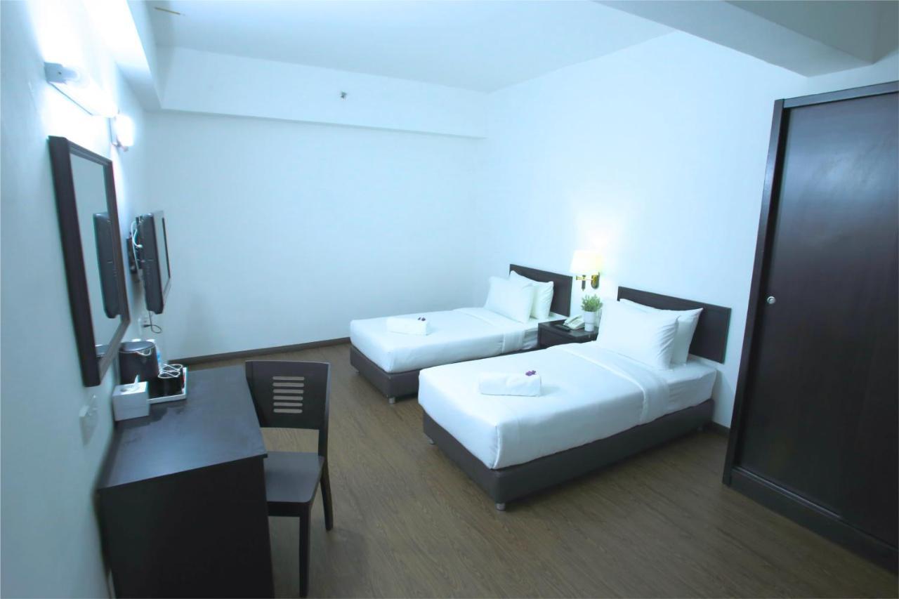 Hotel Pandan Johor Bahru Buitenkant foto